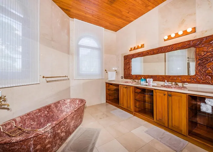 Blue Jewel Oceanfront Private Tamarindo