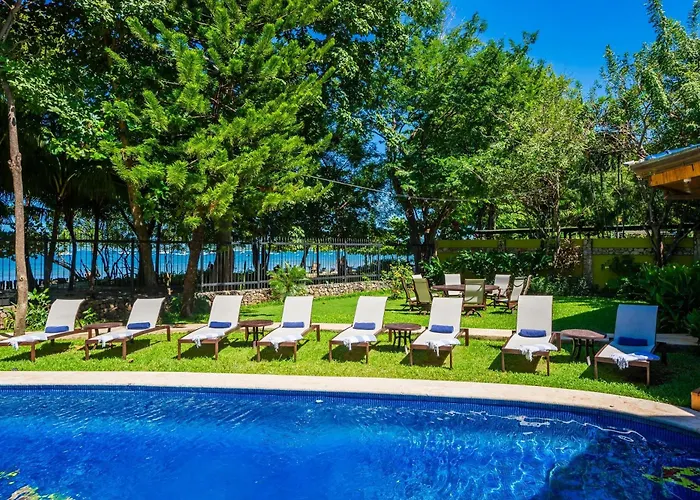 Blue Jewel Oceanfront Private Villa *