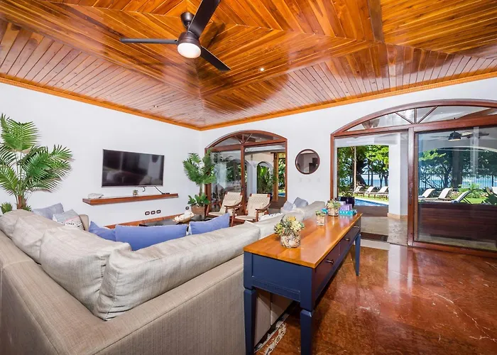 Blue Jewel Oceanfront Private Villa Tamarindo