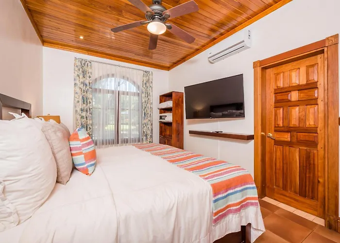 Blue Jewel Oceanfront Private Villa *