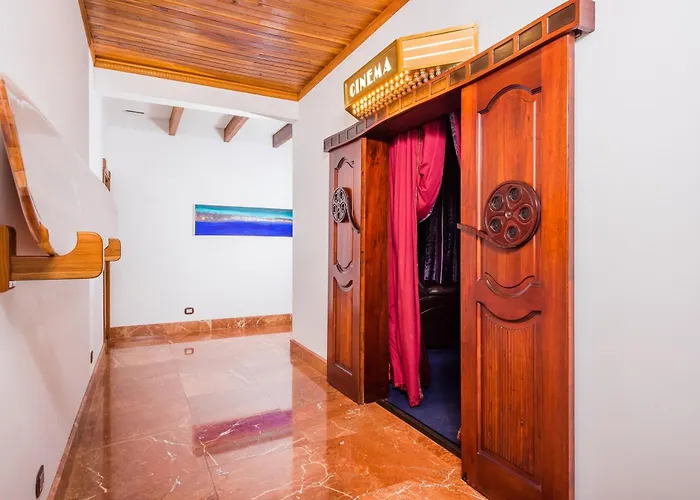 Blue Jewel Oceanfront Private Villa Tamarindo