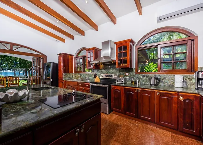 Blue Jewel Oceanfront Private Villa Tamarindo