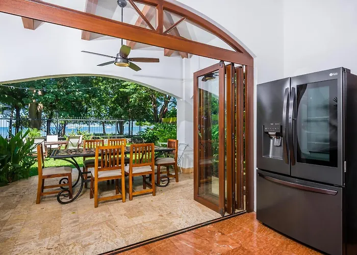 Blue Jewel Oceanfront Private Tamarindo