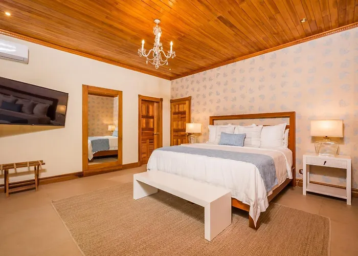 Blue Jewel Oceanfront Private Villa Tamarindo